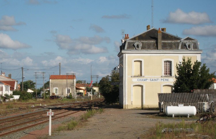 Le Champ-Saint-Père, France, France